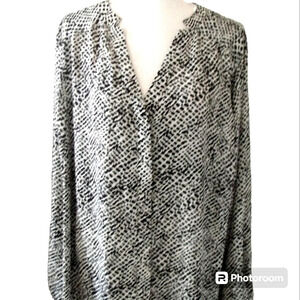 Apt 9 Size 3X Dalmatian Spot Print Blouse Long Sleeve No Collar